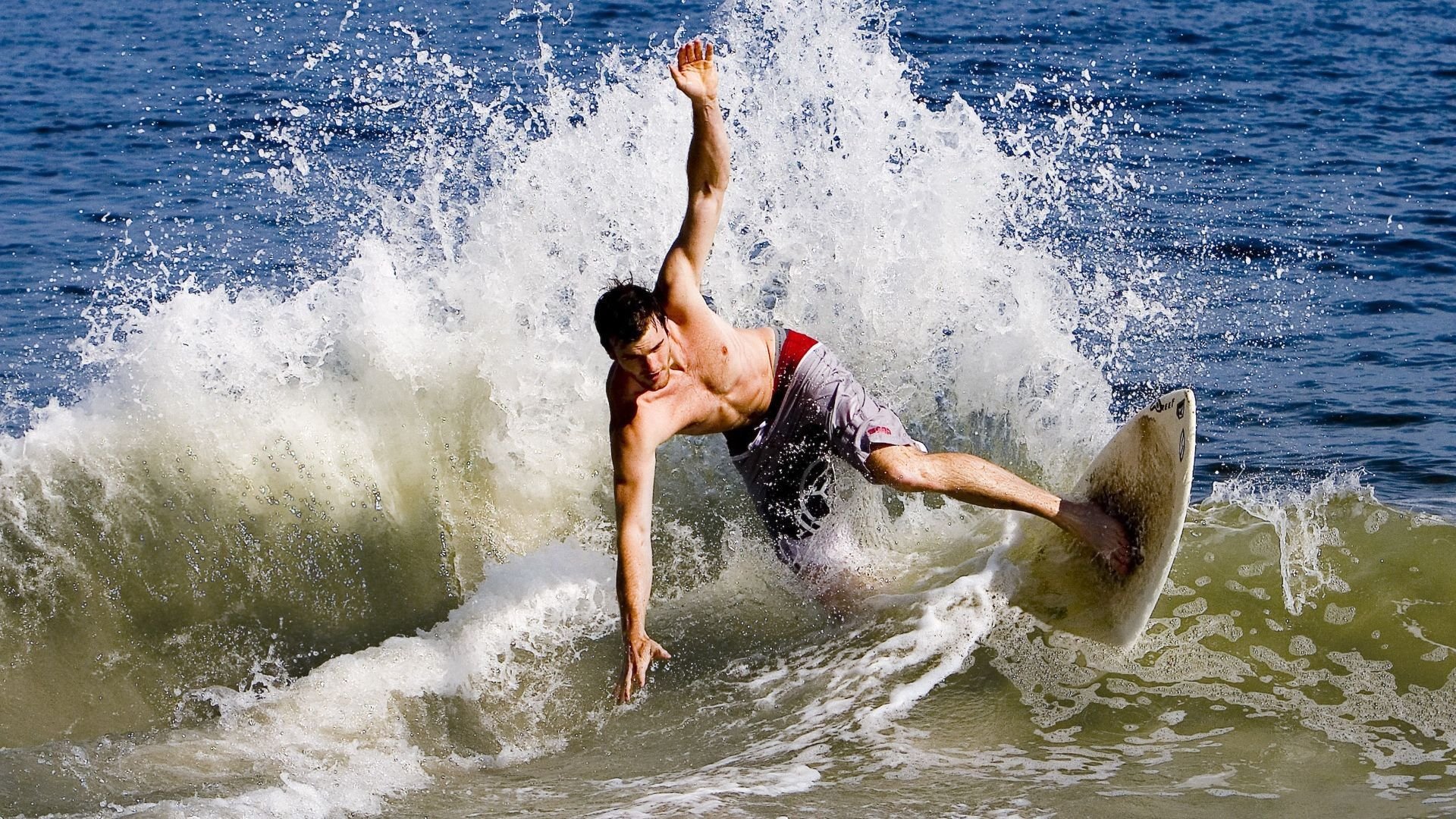 投融资高峰不断，电竞行业资本热潮持续蔓延，在电竞行业投资的企业有哪些